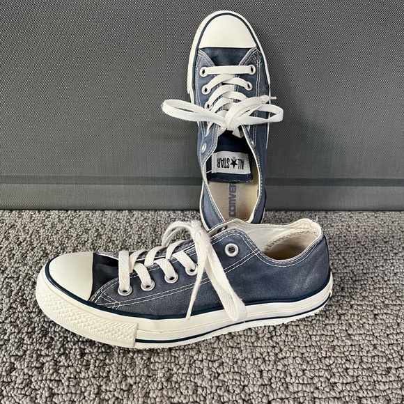 Blue Low Top All Star Converse Size 7 women's and men's 5 - Picture 1 of 5